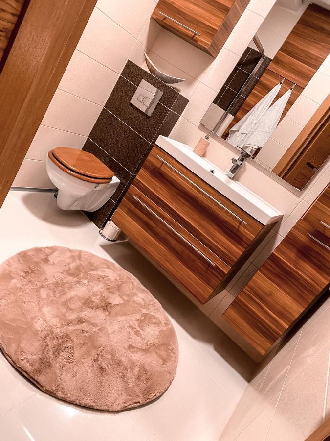 Apartament Solna 80 - Centrum Miasta Z Podziemnym Garazem Kielce Exteriör bild
