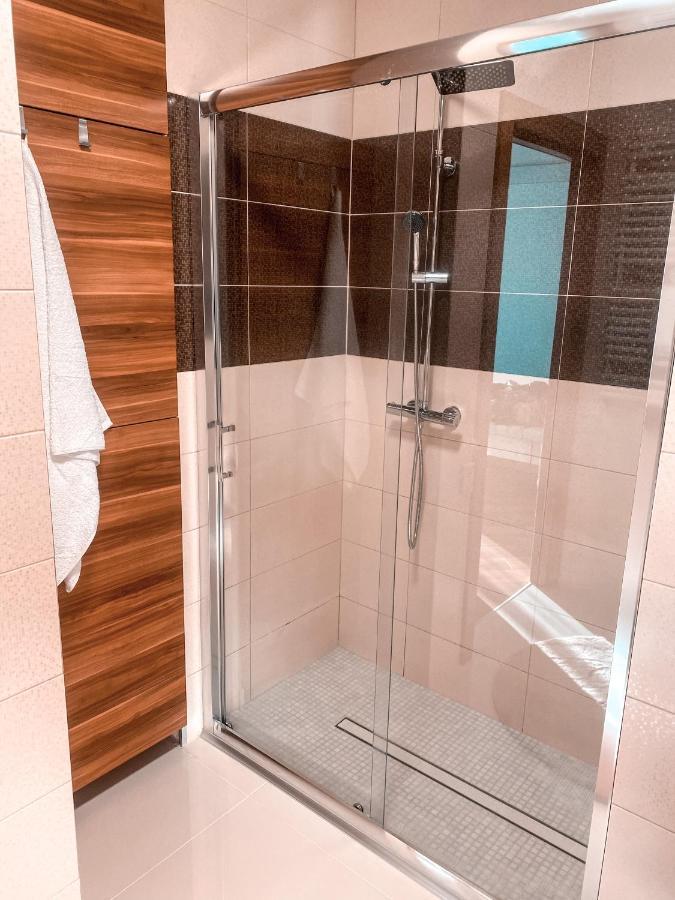 Apartament Solna 80 - Centrum Miasta Z Podziemnym Garazem Kielce Exteriör bild